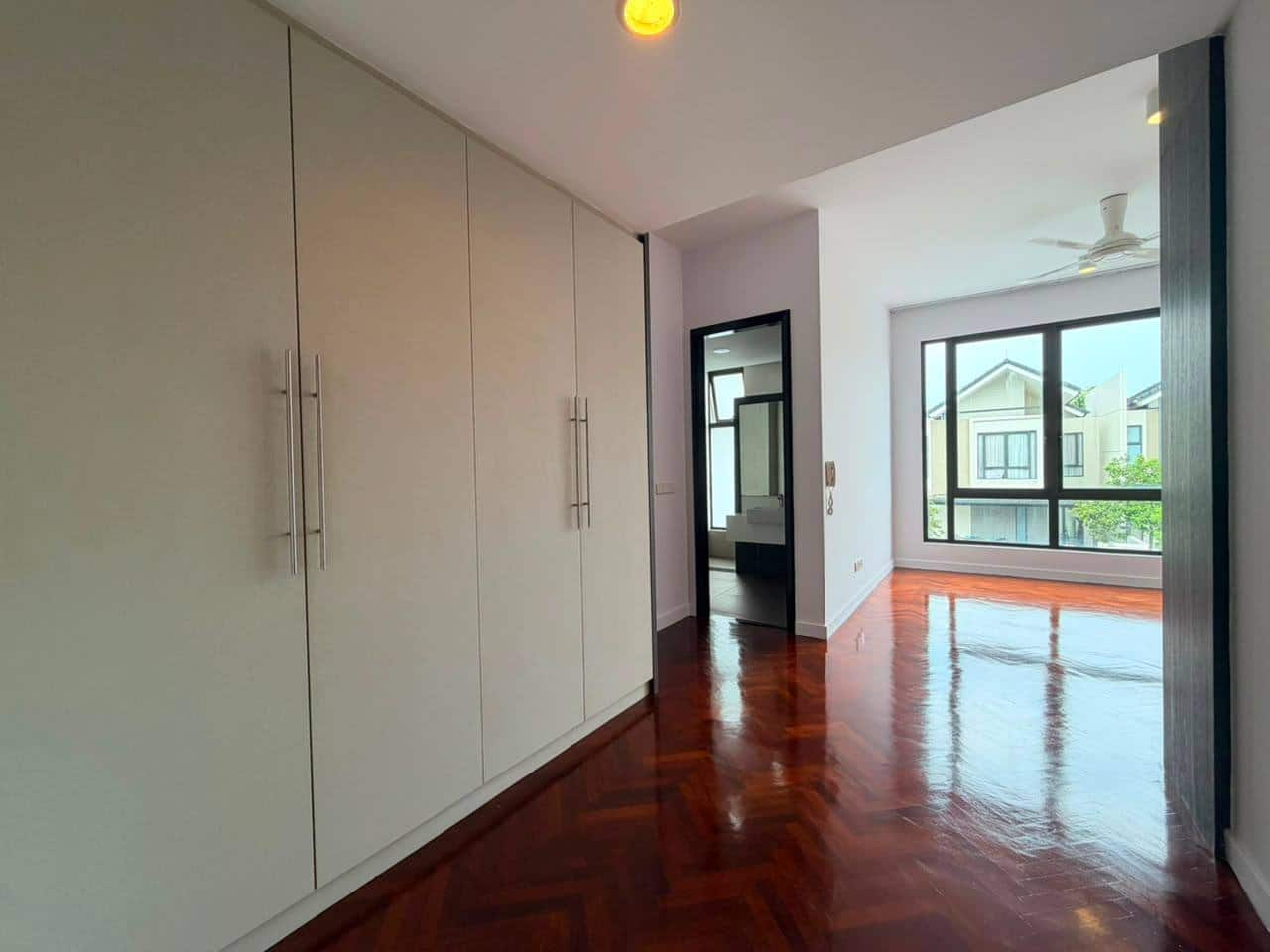 2-Storey Terrace Avira Medini 6