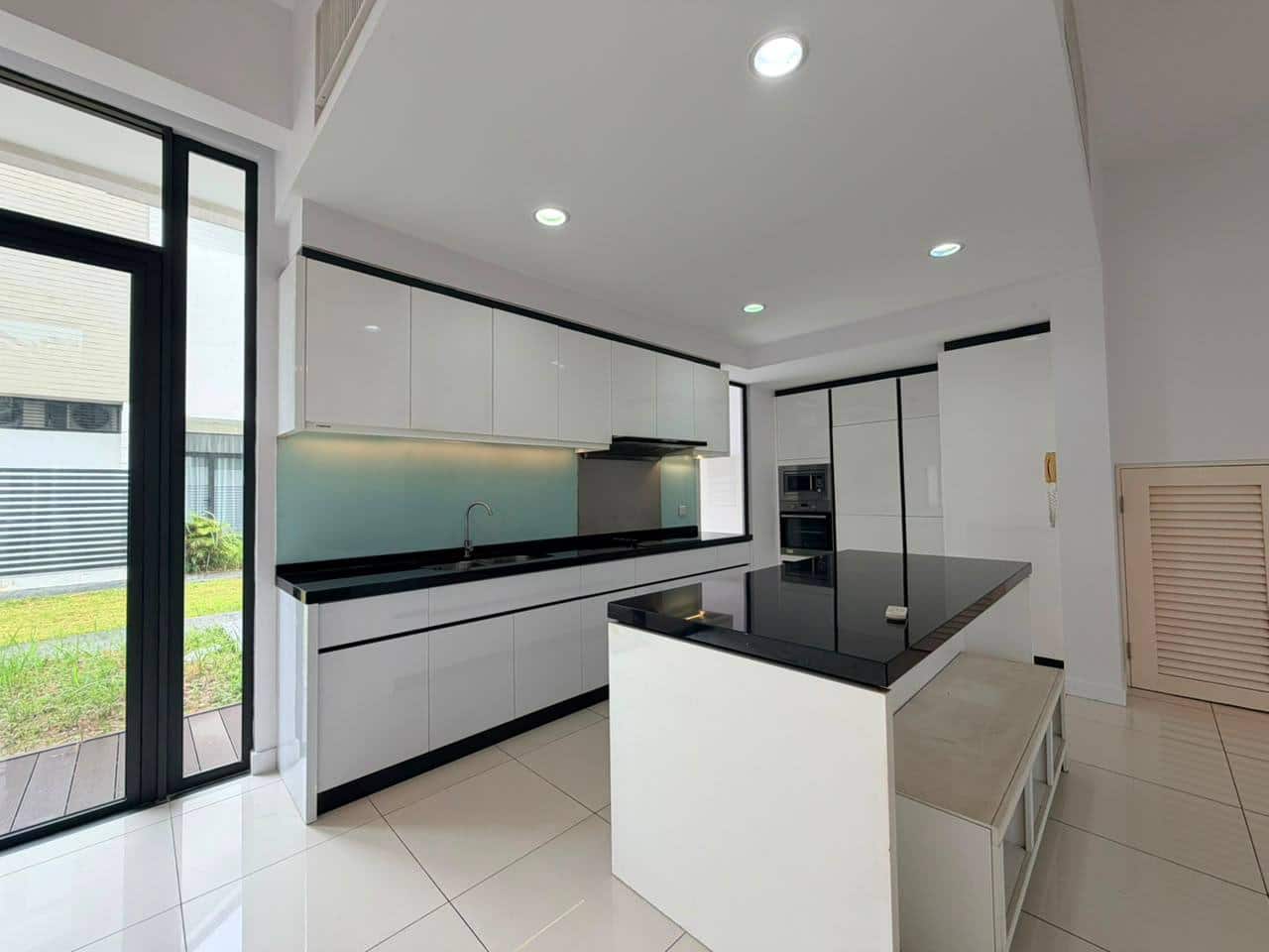 2-Storey Terrace Avira Medini 4