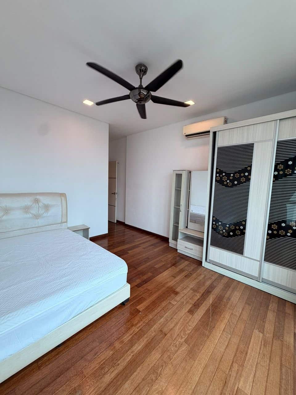Condominium 1 Medini 5