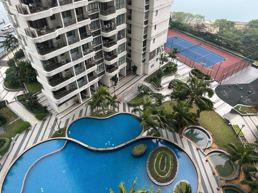 Condominium Country Garden Danga Bay 1
