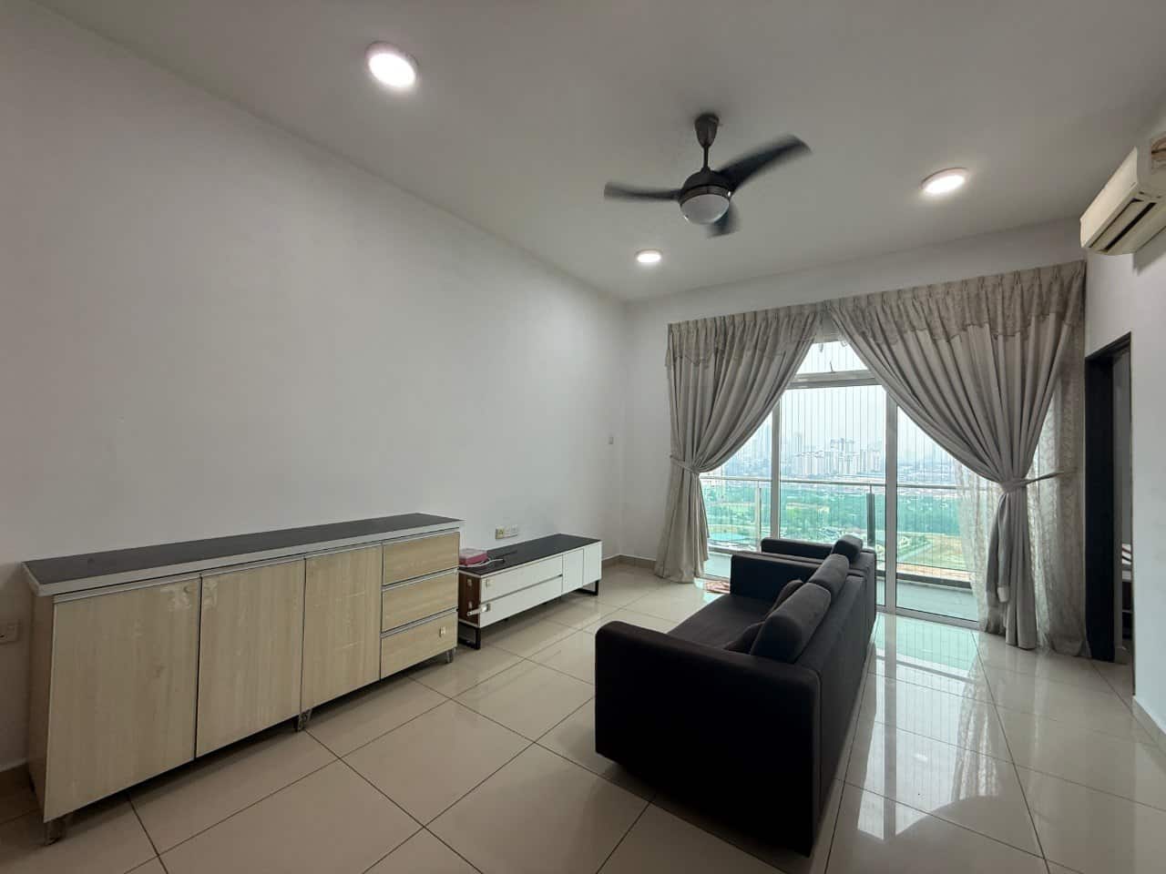 Condominium Larkin 2