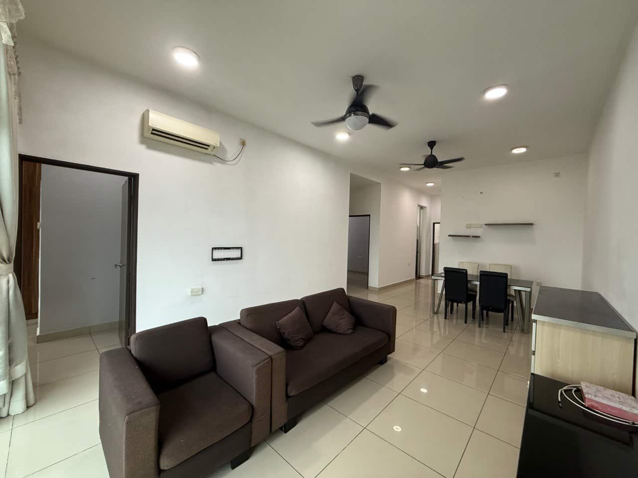 Condominium Larkin 1