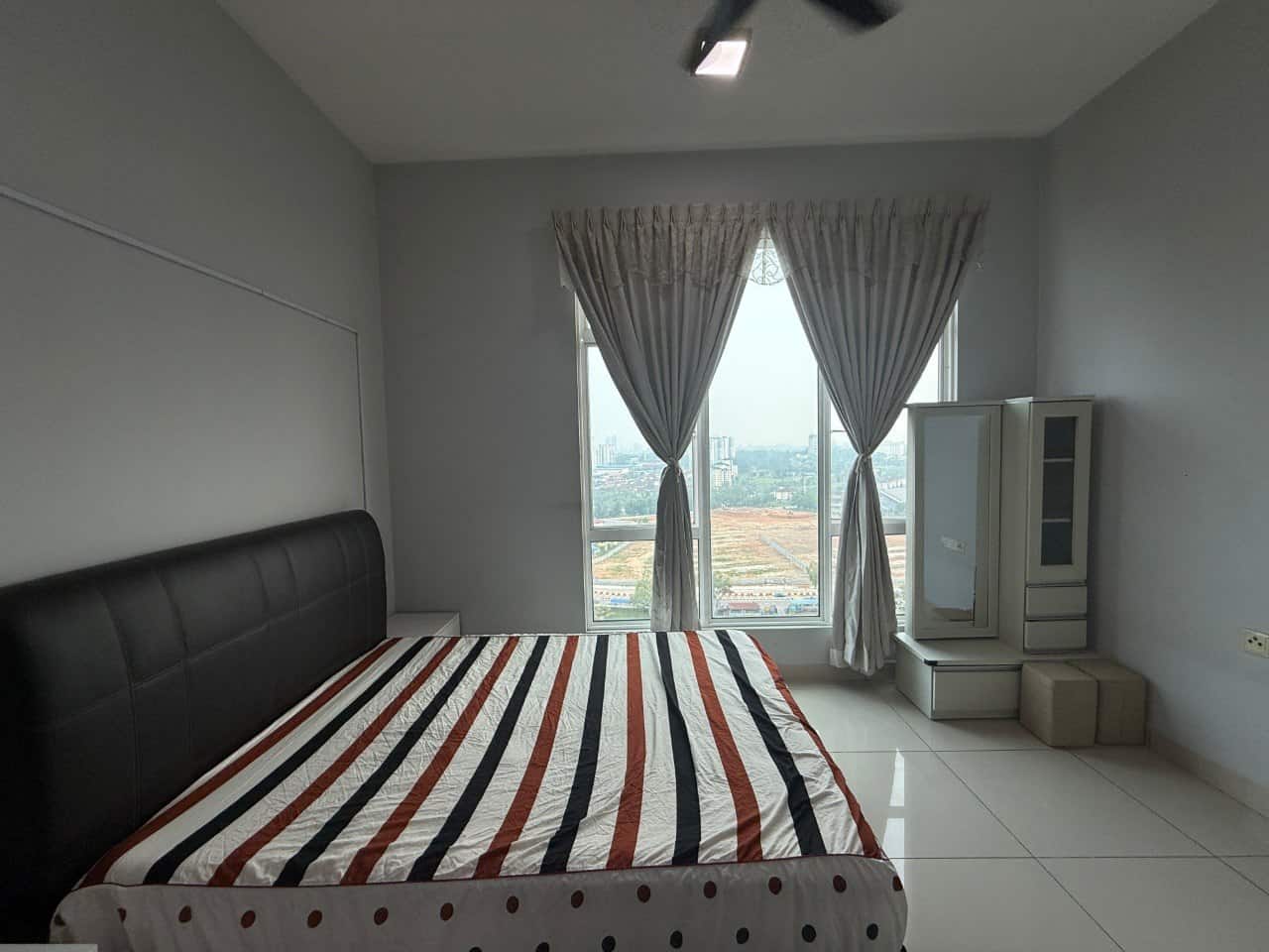 Condominium Larkin 5