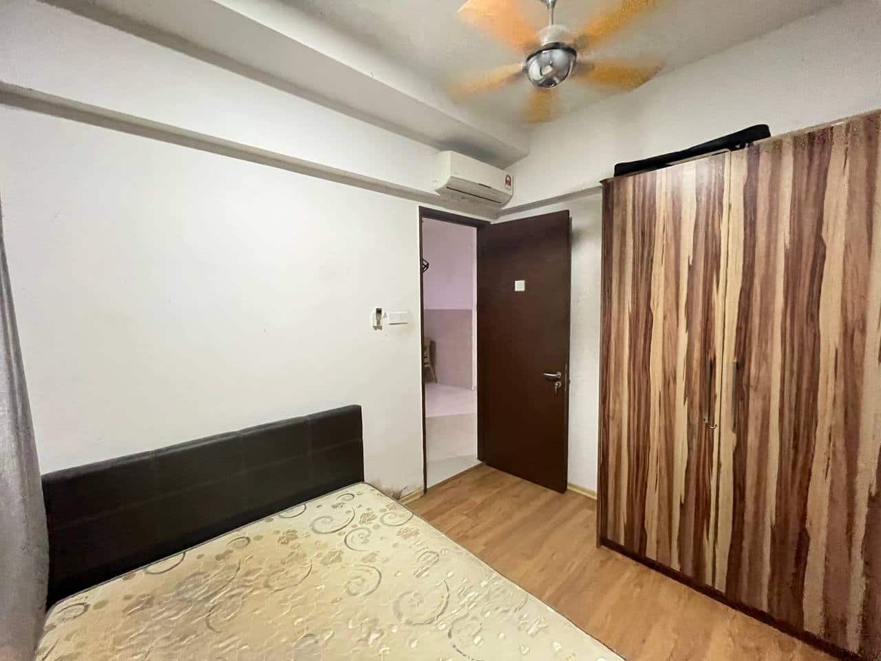 For RENT

🚌 各种房款, weekend楼下有早市

Botanika at Tebrau… 4