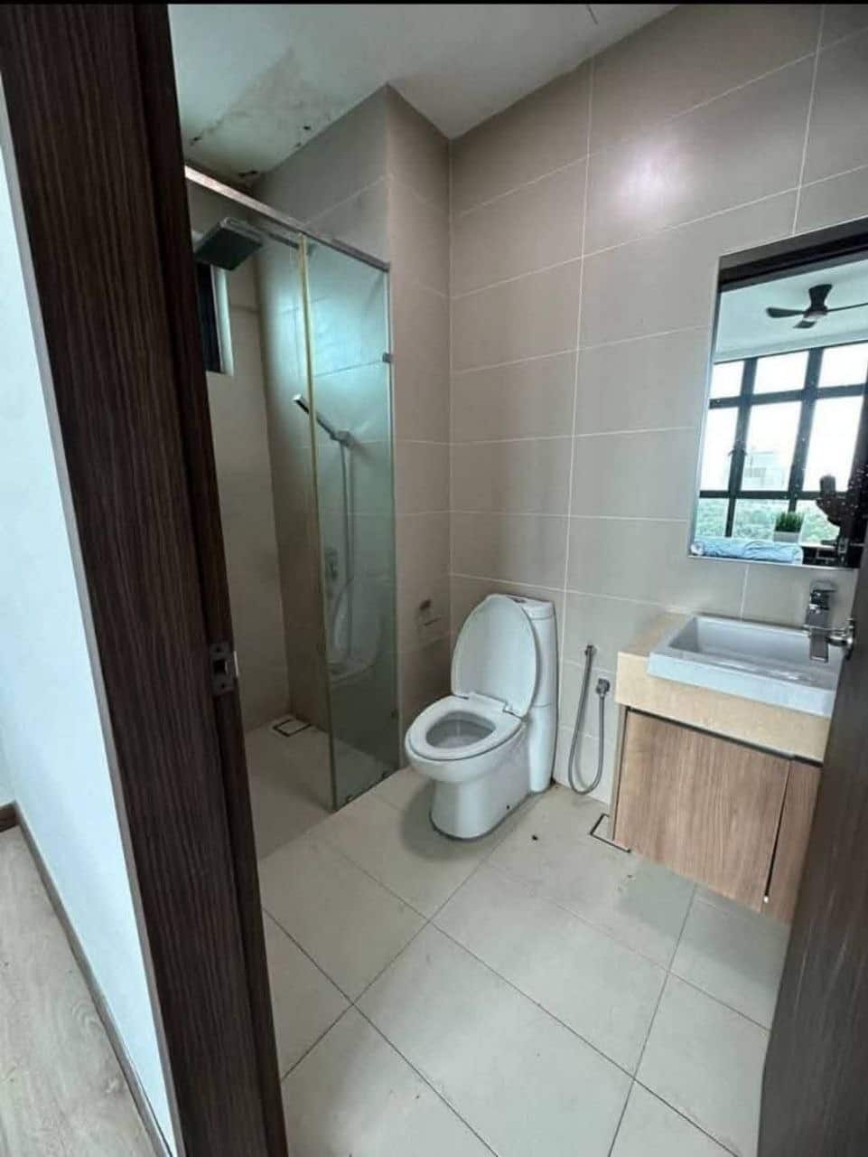 FOR SALE/RENT
🏢 Green Haven Service Apartment
📍 Ko… 2