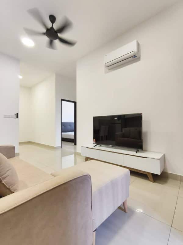 ‼️ JB TOWN FOR RENT ‼️
坡底市区走路到关卡的全新两房公寓 😍
CIQ Area… 3
