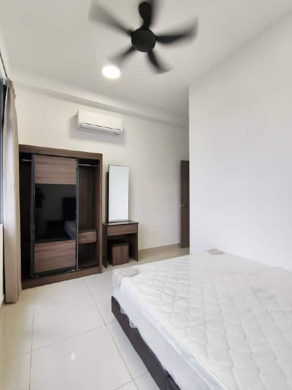 ‼️ JB TOWN FOR RENT ‼️
坡底市区走路到关卡的全新两房公寓 😍
CIQ Area… 4
