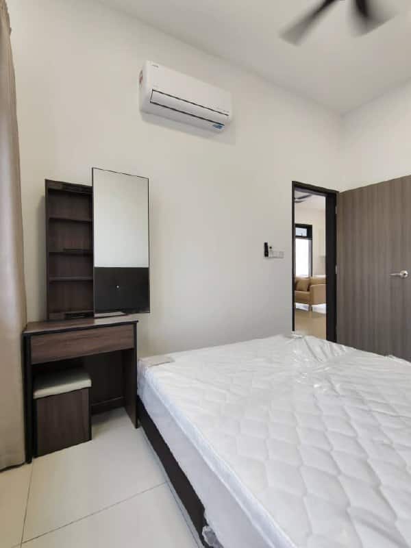 ‼️ JB TOWN FOR RENT ‼️
坡底市区走路到关卡的全新两房公寓 😍
CIQ Area… 5