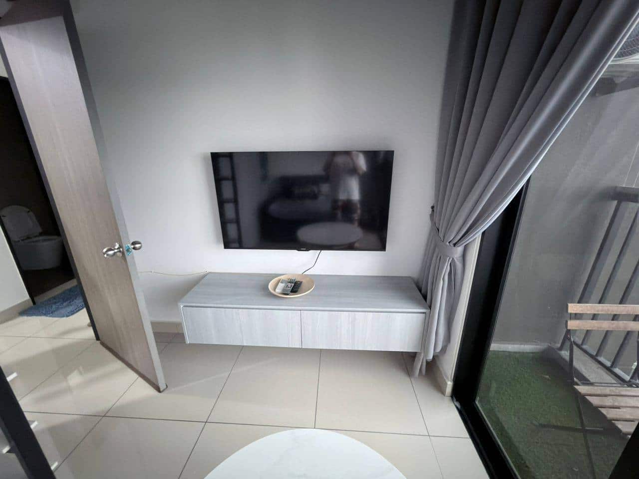 For Rent 🏡 ( LL8062 )
🏡Twin Tower 
🍀Balcony Room 
… 2