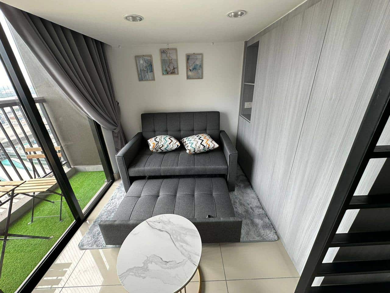 For Rent 🏡 ( LL8062 )
🏡Twin Tower 
🍀Balcony Room 
… 4