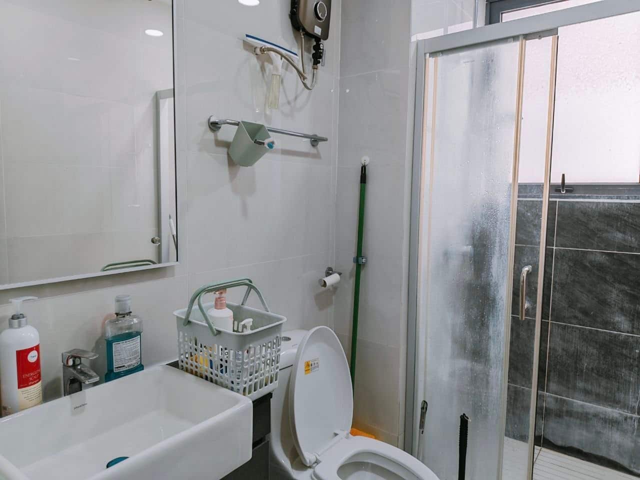 Master Room for rent 
(CT 1719) 

Bay Point @Danga… 4