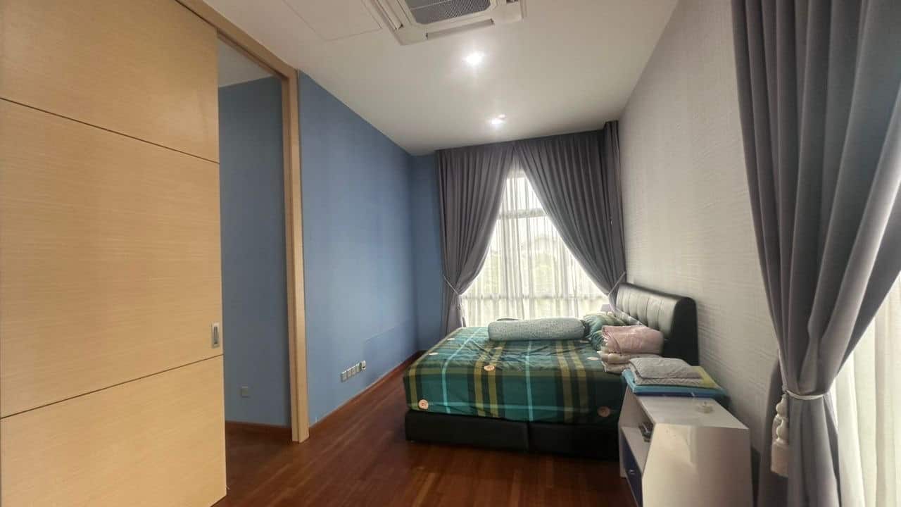 *For Sale*🔥

*Reduce price*🔥

Isola Grandeur Bunga… 3