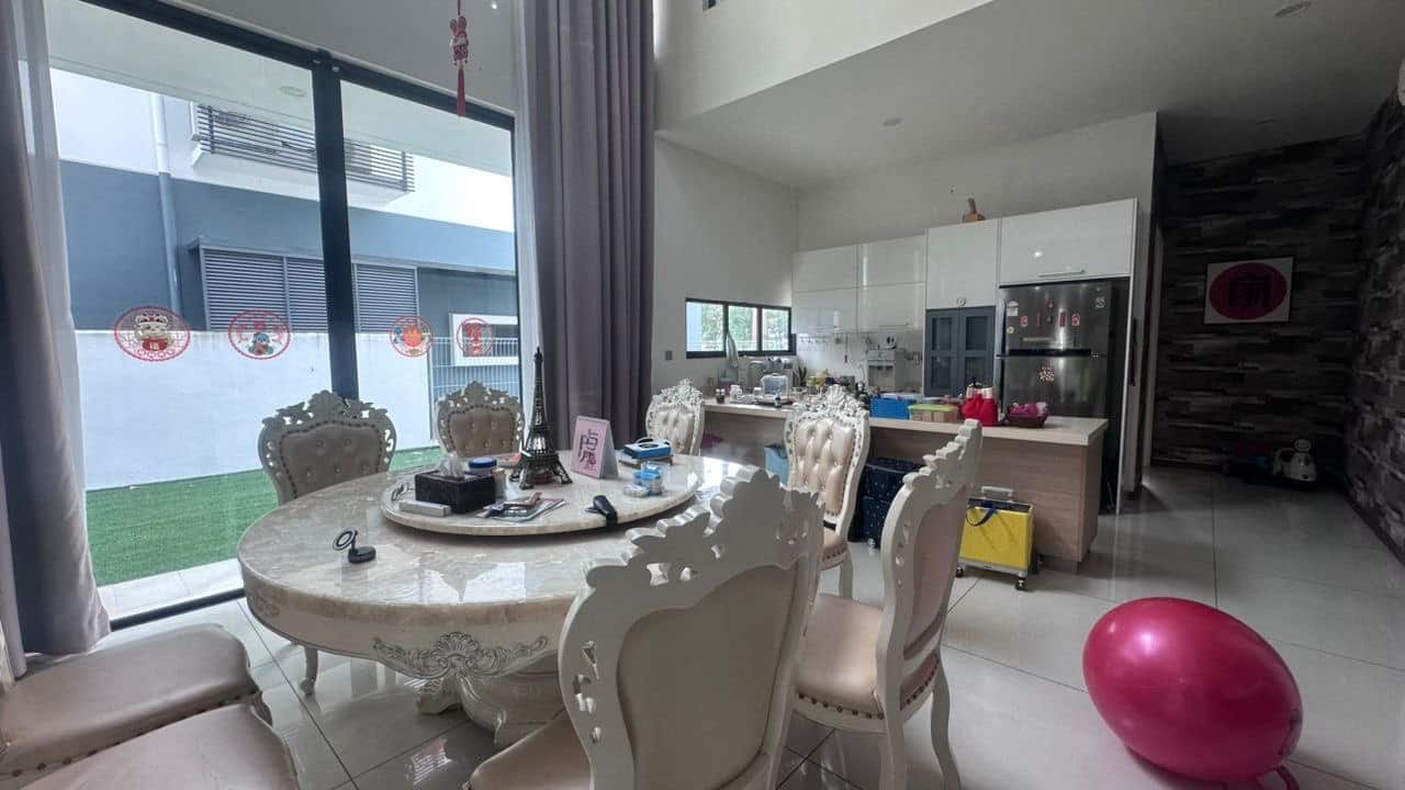 *For Sale*🔥

*Reduce price*🔥

Isola Grandeur Bunga… 4