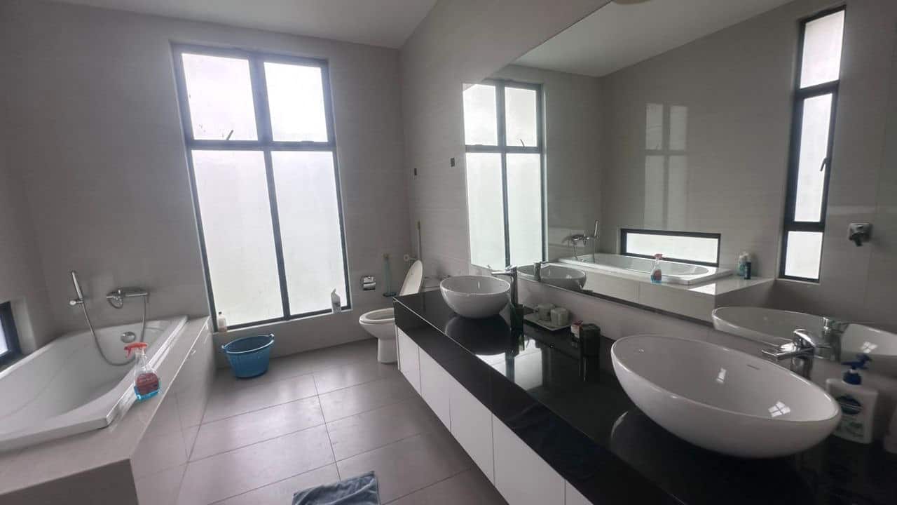 *For Sale*🔥

*Reduce price*🔥

Isola Grandeur Bunga… 9