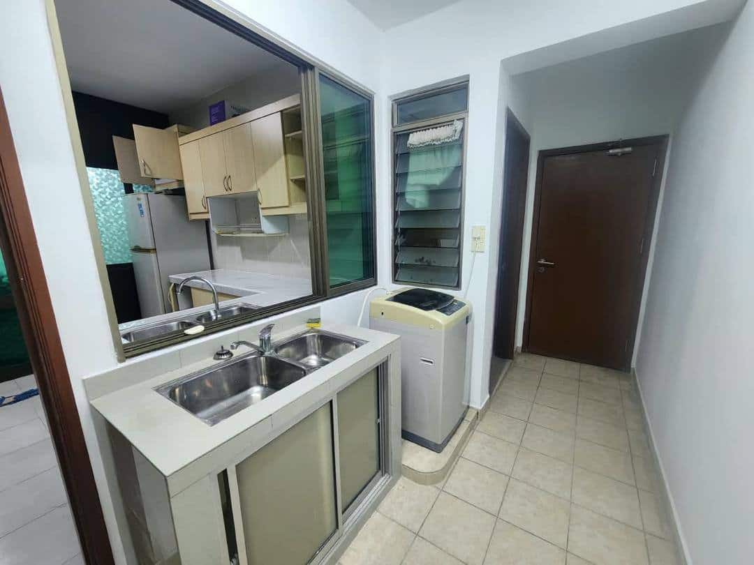 For Rent ( DZ0507 ) 

Molek Pine 1 

Bedroom : 3+1… 3