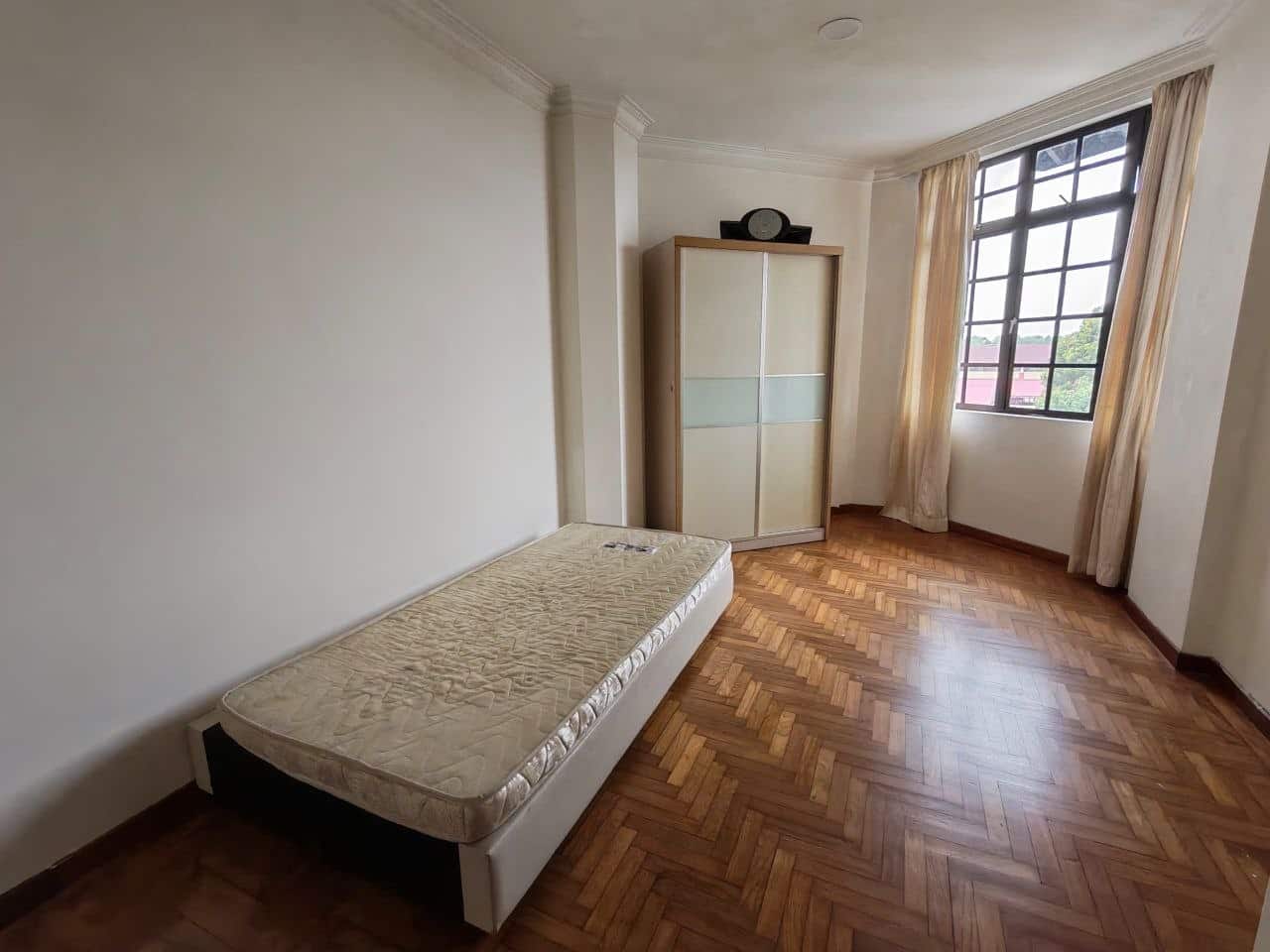 Service Apartment Taman Pelangi 4
