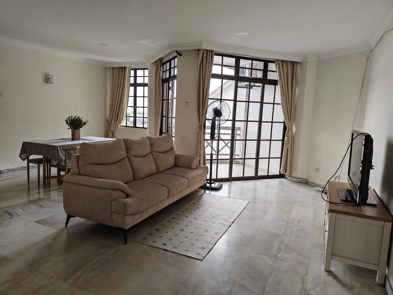 Service Apartment Taman Pelangi 5