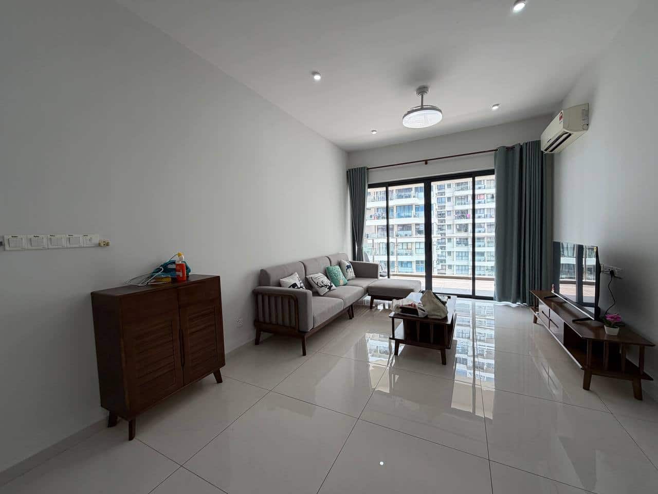 FOR Rent (ML0255)

 Bay Point Country Garden Danga… 4
