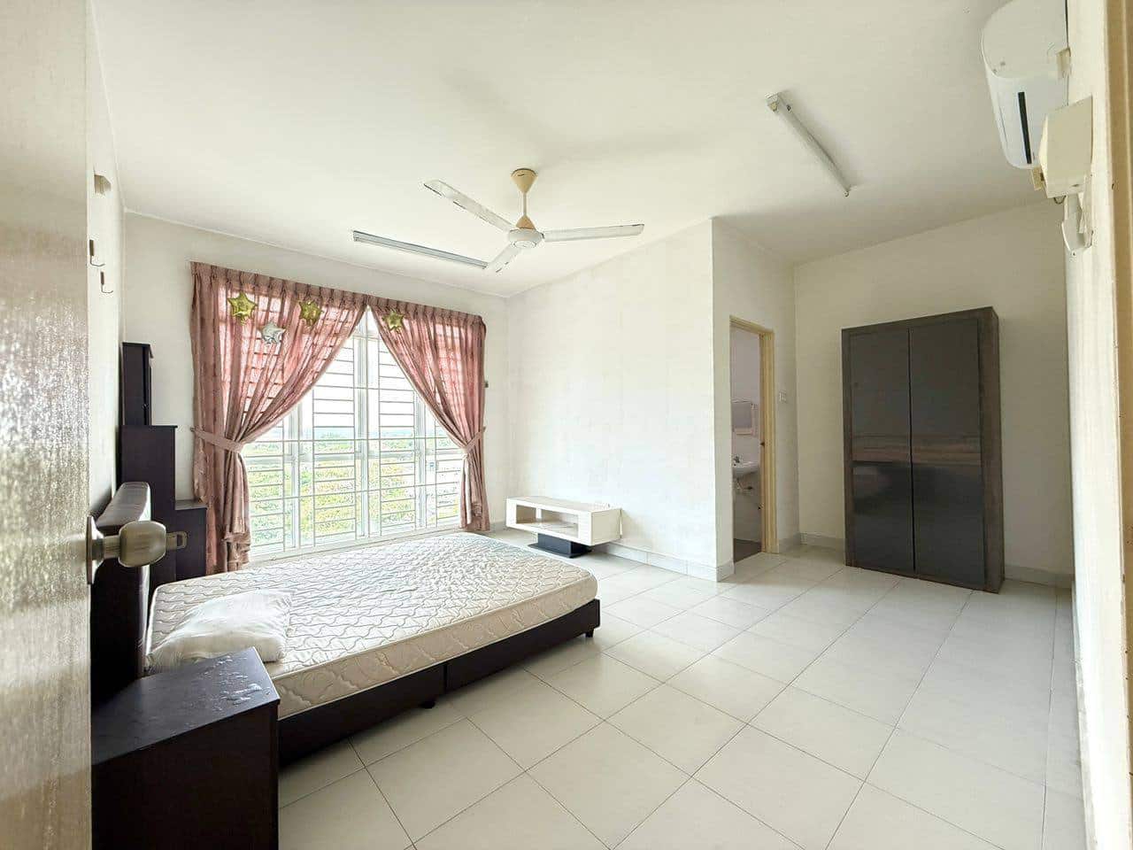 For Rent (AH7799) 
Tebrau City Residence
1092sf
co… 3