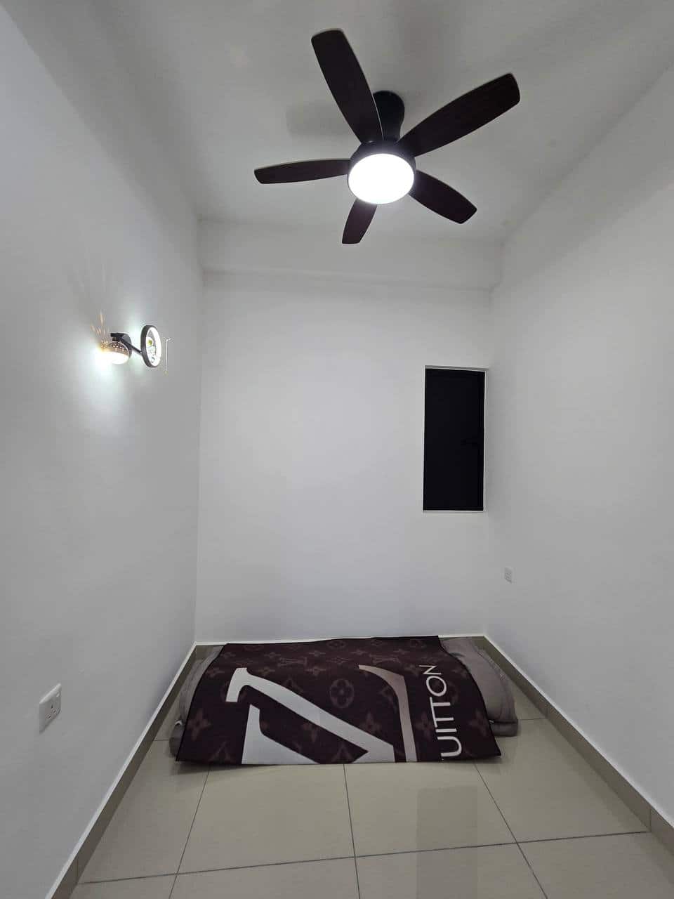 For Rent （JQ8572）

*Veranda Residence Near CIQ*

U… 3