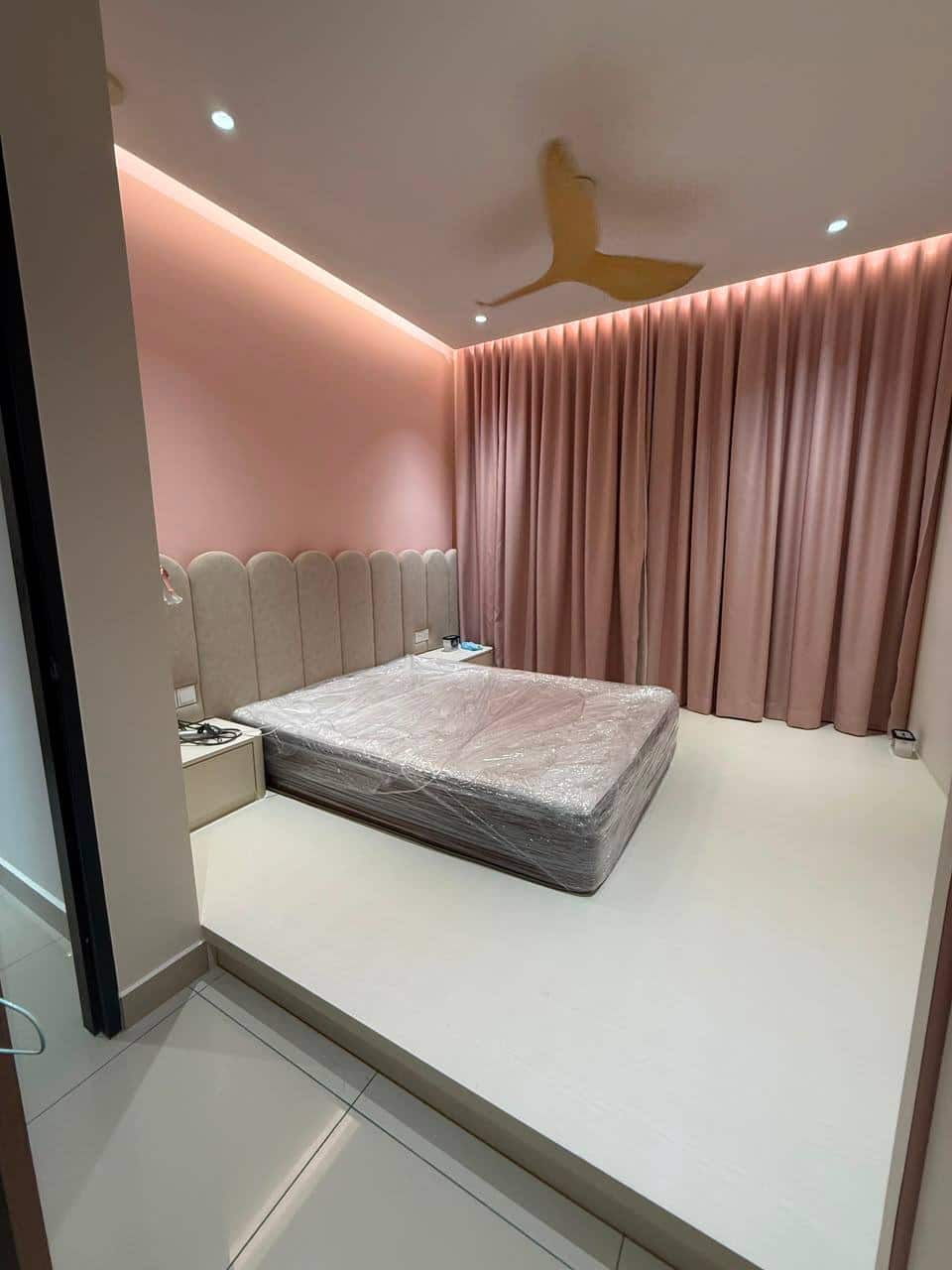 For Rent （JQ8572）

*Veranda Residence Near CIQ*

U… 7