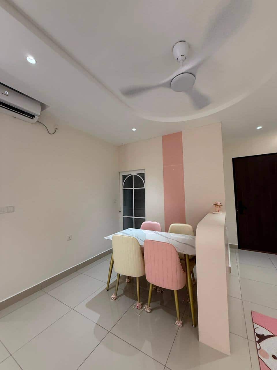 For Rent （JQ8572）

*Veranda Residence Near CIQ*

U… 8