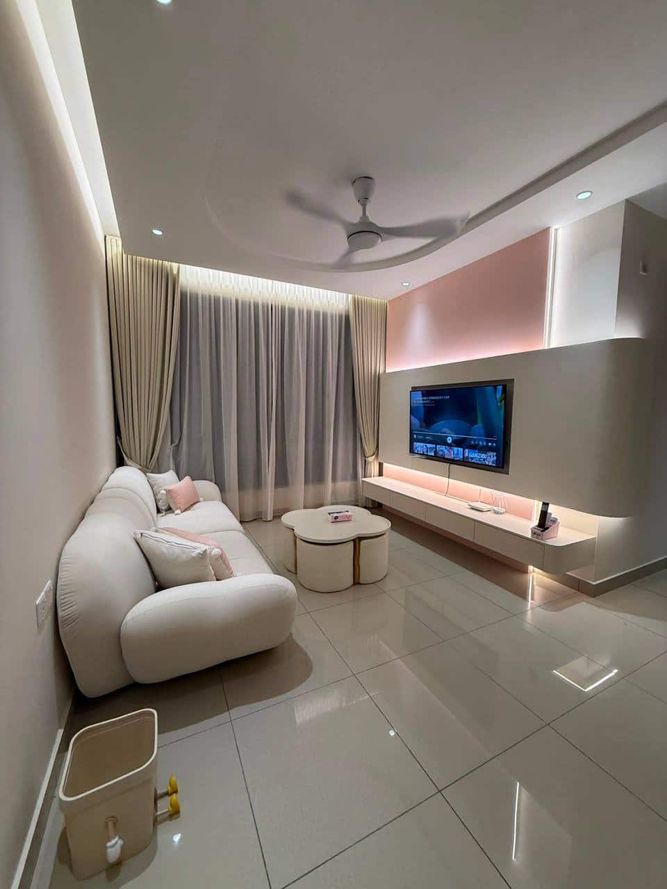For Rent （JQ8572）

*Veranda Residence Near CIQ*

U… 9