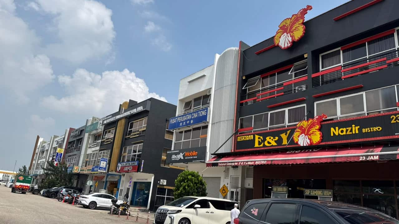 FOR RENT (JE0412)

SHOP - Ground Floor
📍 Taman Ser… 2