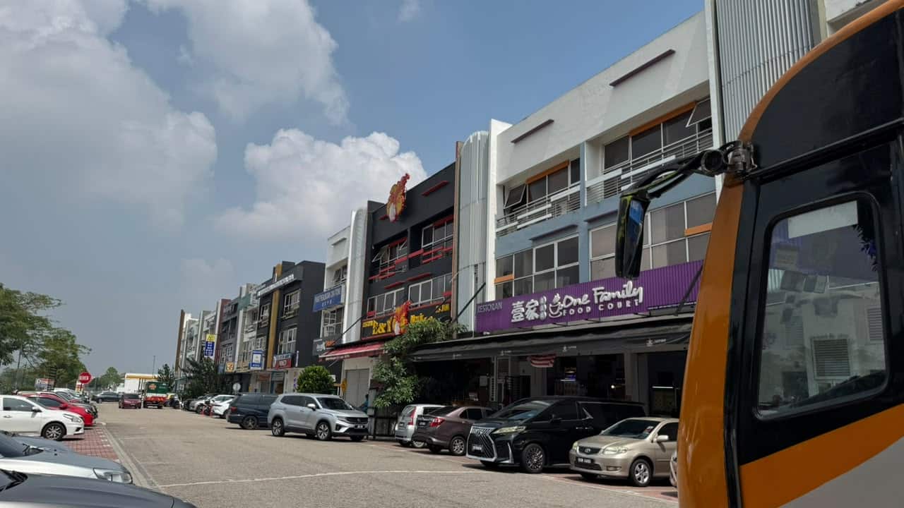 FOR RENT (JE0412)

SHOP - Ground Floor
📍 Taman Ser… 5