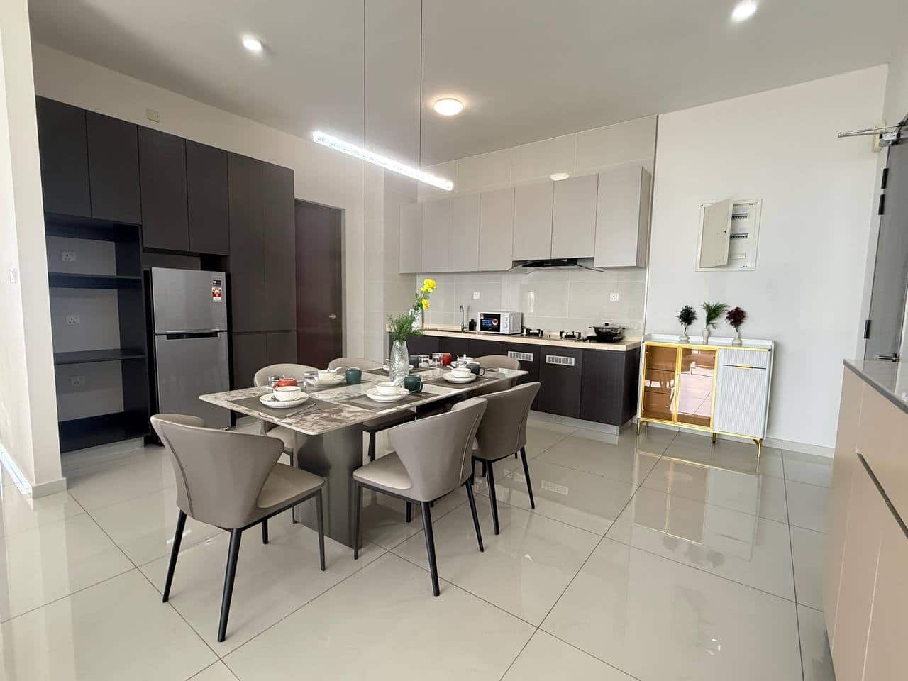 For Rent （JQ8572）

*Veranda Residence Near CIQ*

U… 2