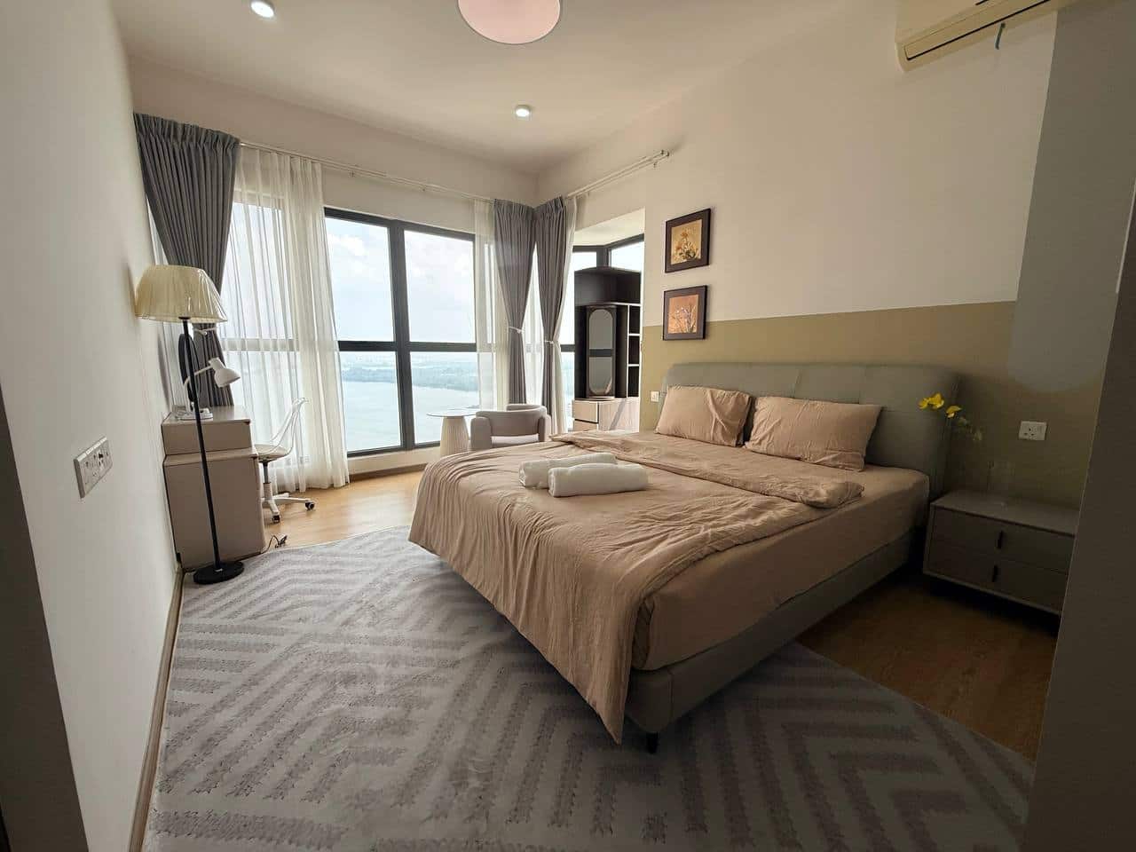 For Rent （JQ8572）

*Veranda Residence Near CIQ*

U… 4