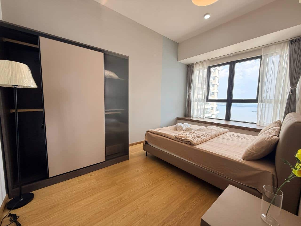 For Rent （JQ8572）

*Veranda Residence Near CIQ*

U… 7