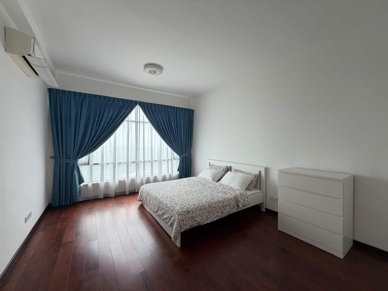 Condominium Molek Regency 4