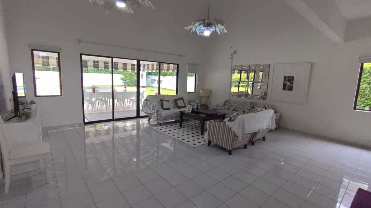 2-Storey English Cottage Bungalow Bayou Bay 1
