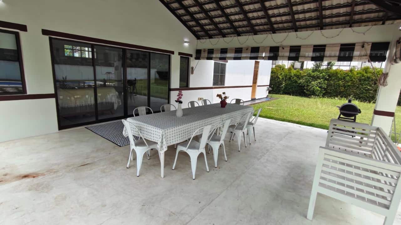 2-Storey English Cottage Bungalow Bayou Bay 5