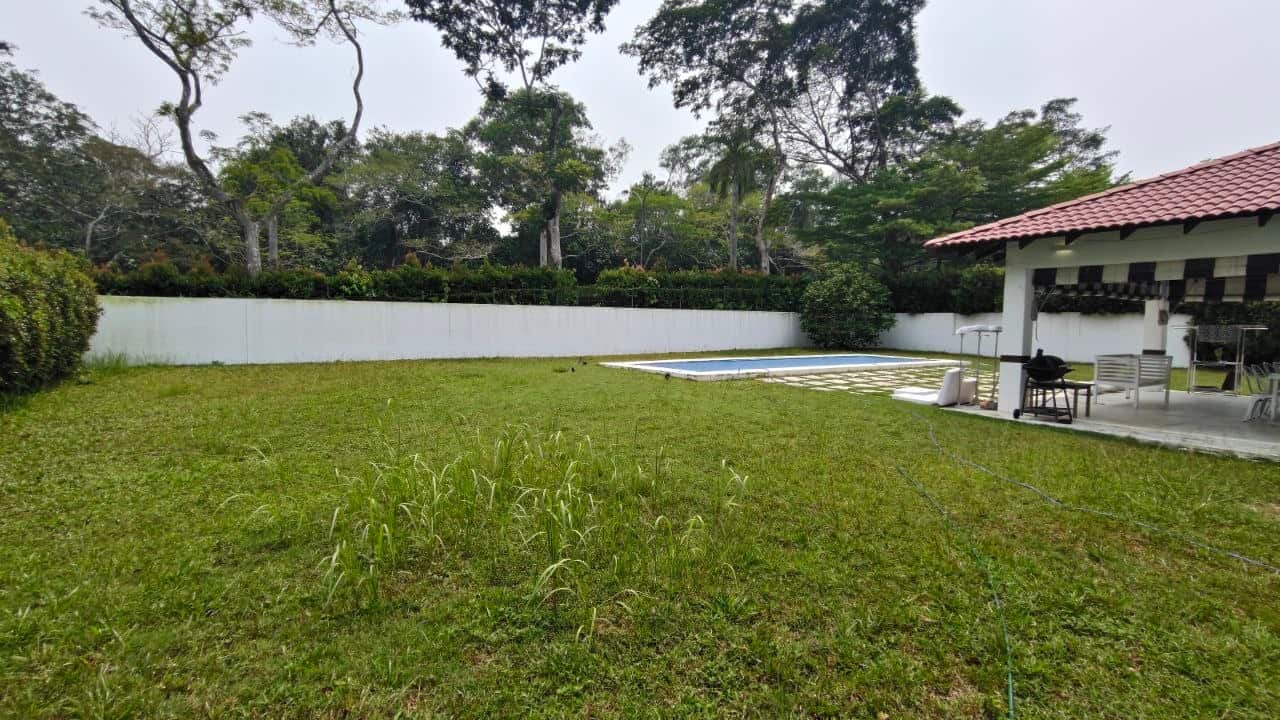 2-Storey English Cottage Bungalow Bayou Bay 6