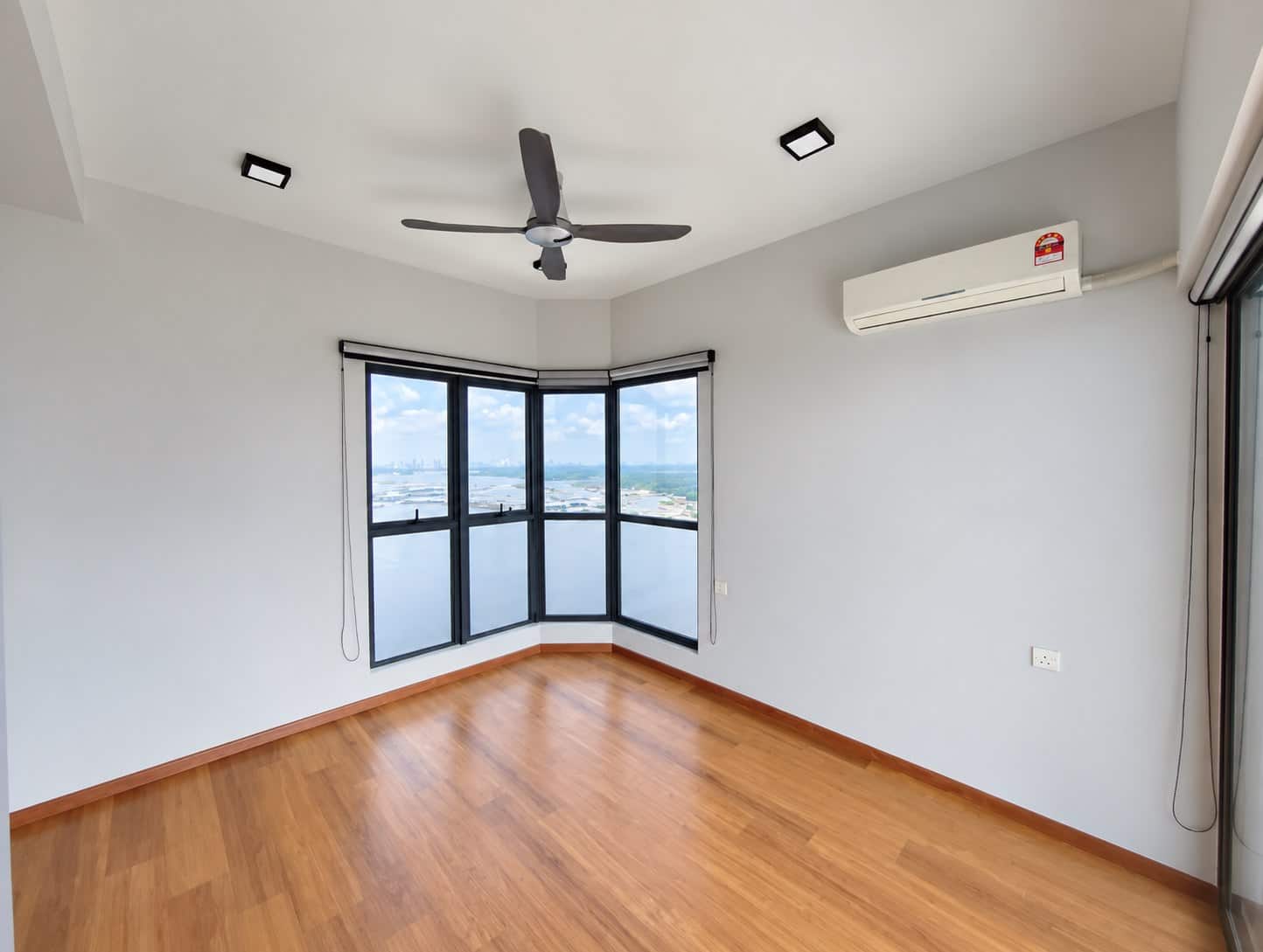 Condo Country Garden Danga Bay 6