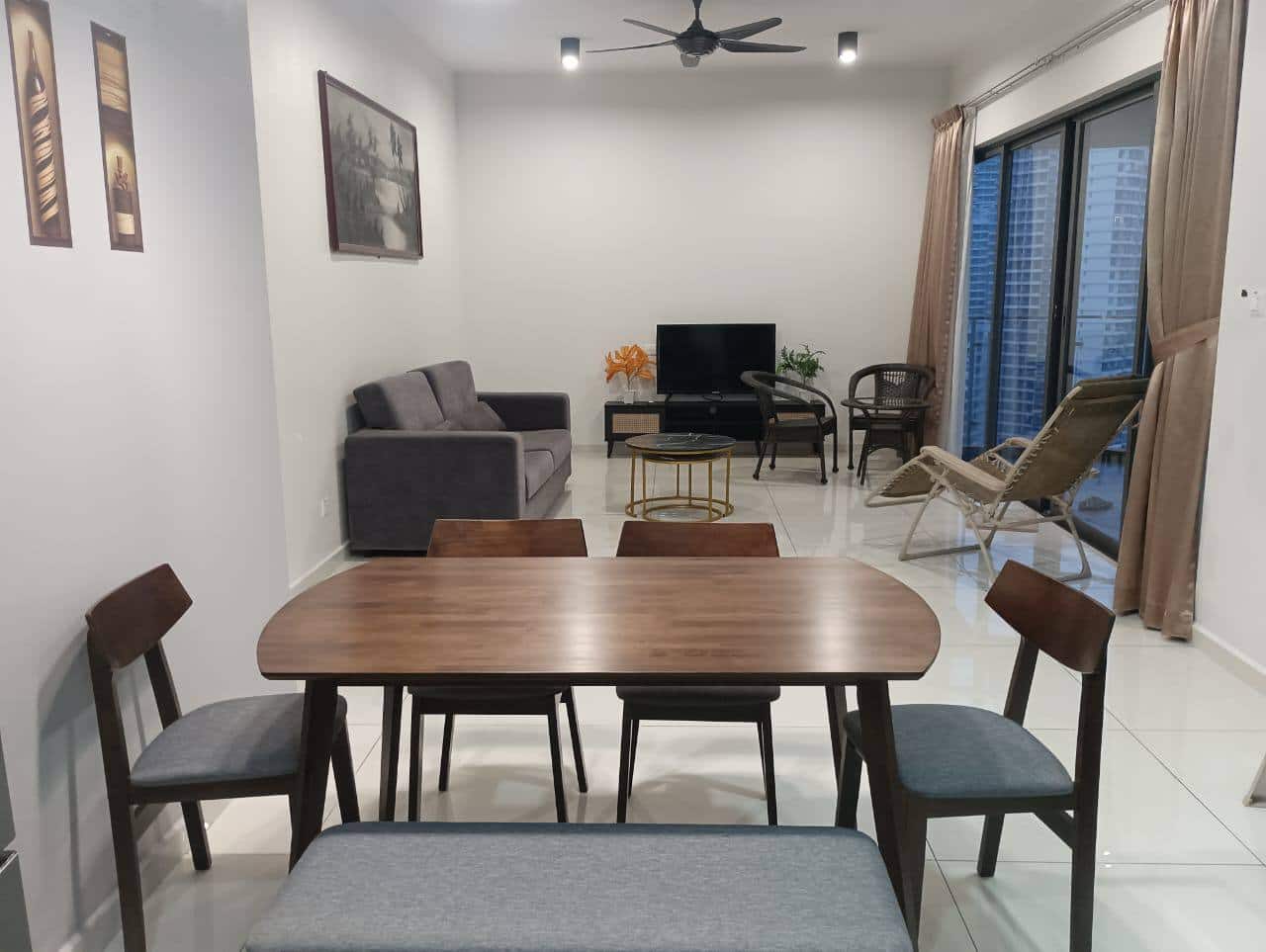Condo Royal Strand Country Garden Danga Bay 1