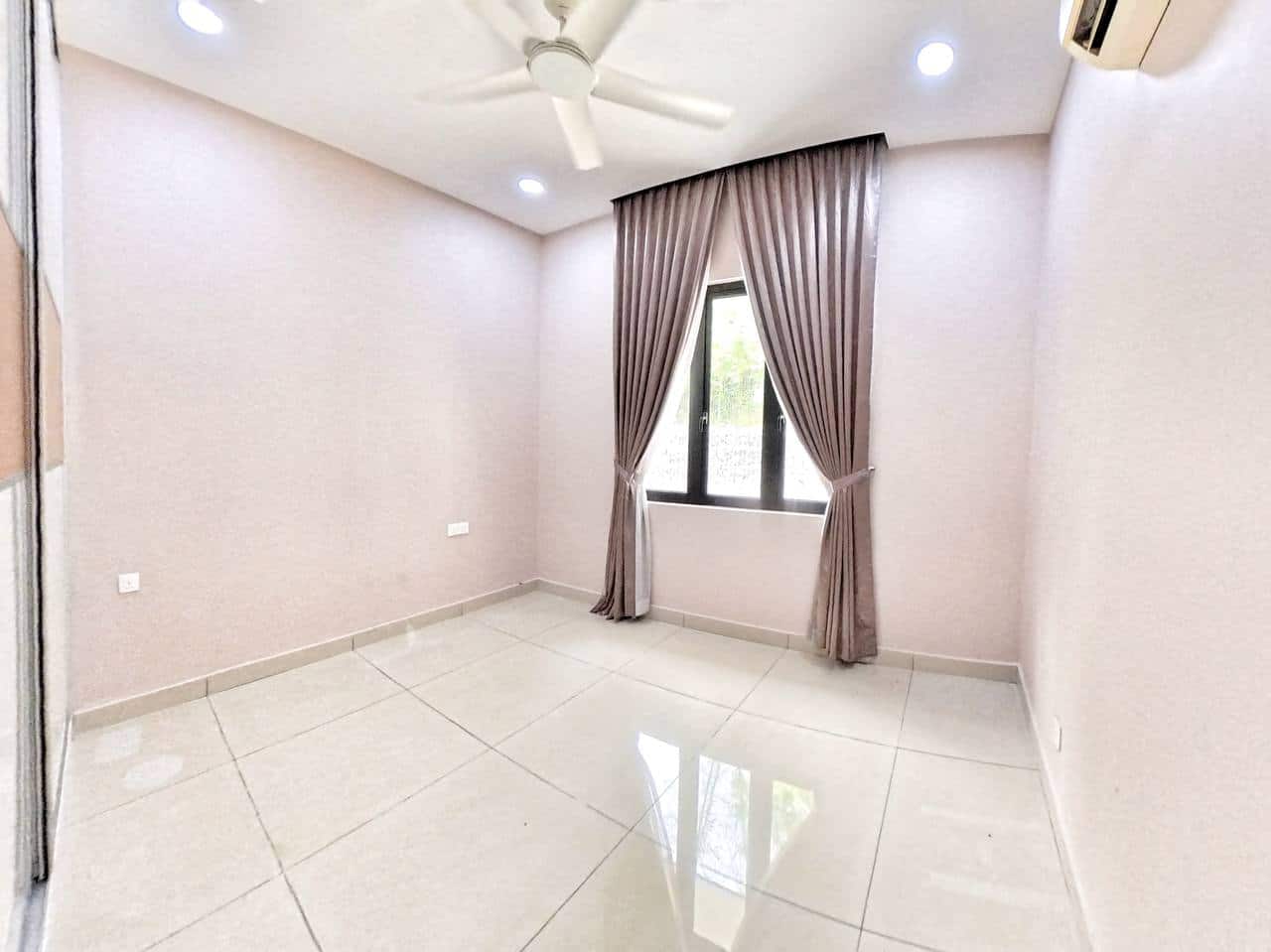 2.5-Storey Semi-D Taman Nusa Idaman 10