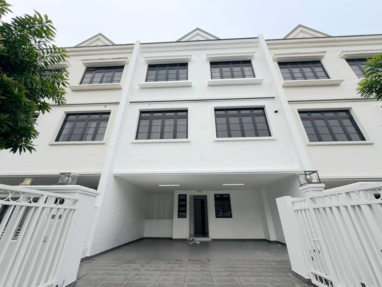 2.5-Storey Garden House Eco Botanic 1