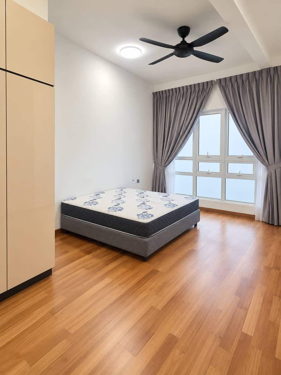 Condo Tri Tower @ CIQ 4