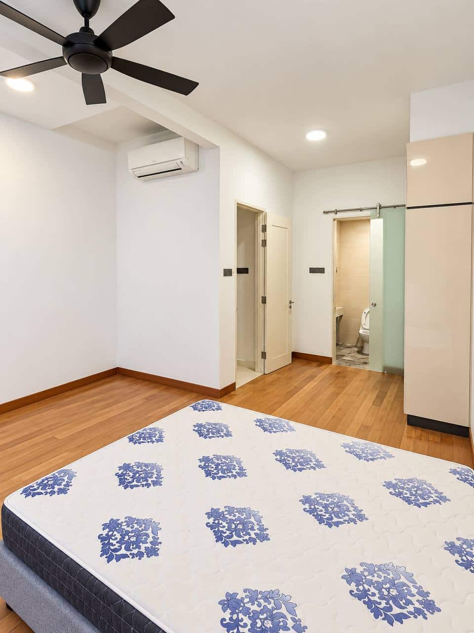Condo Tri Tower @ CIQ 7