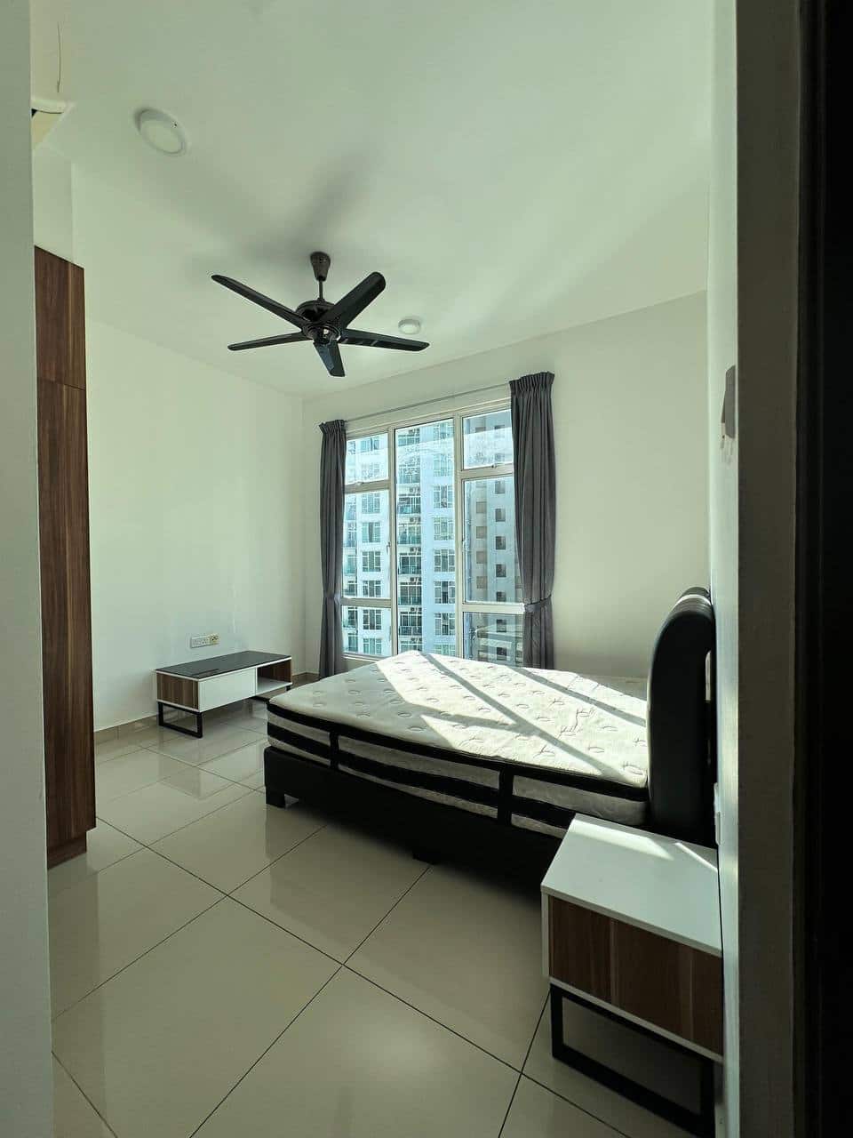 Condominium Larkin 4