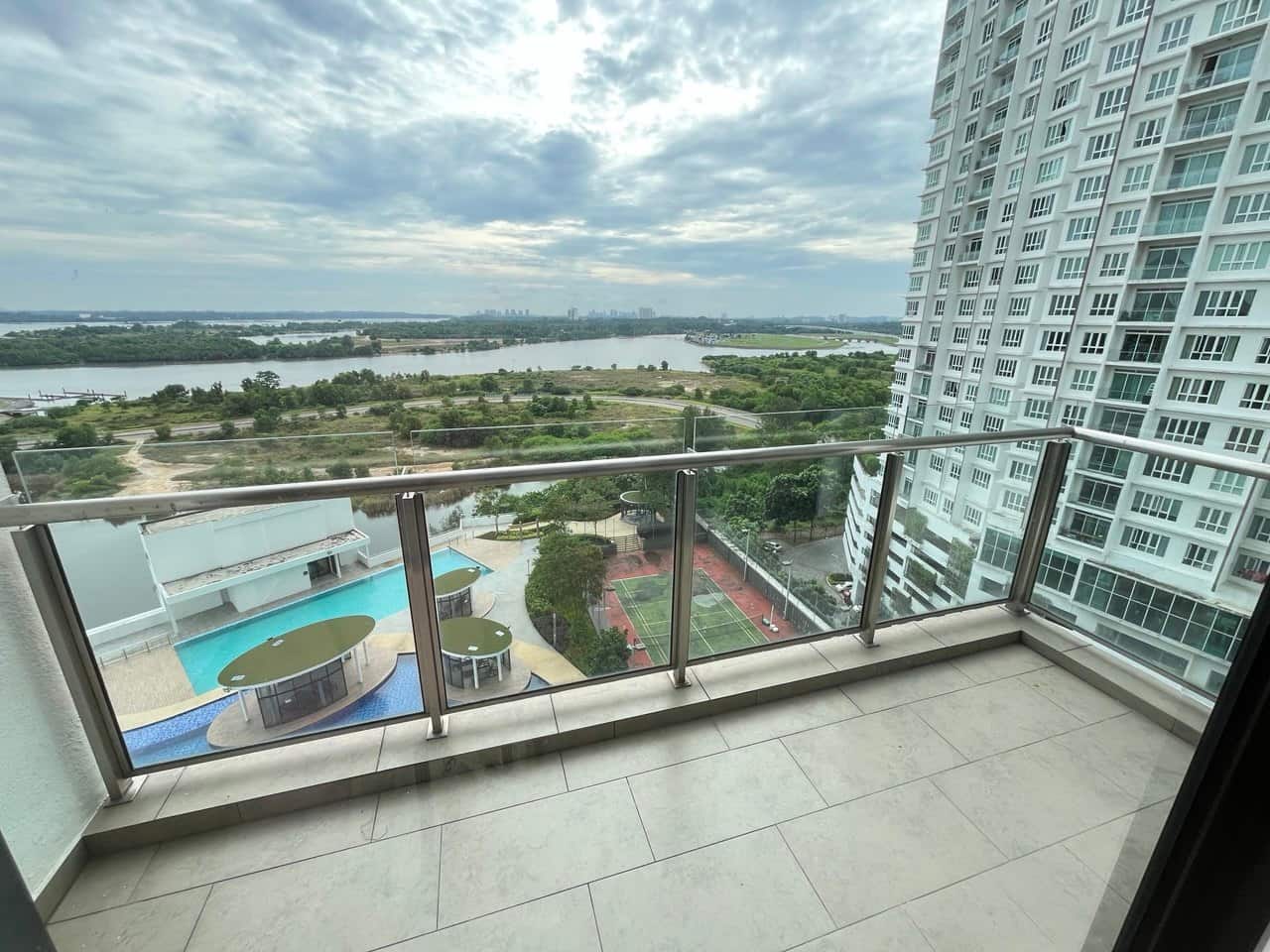 Condo Danga Bay 4