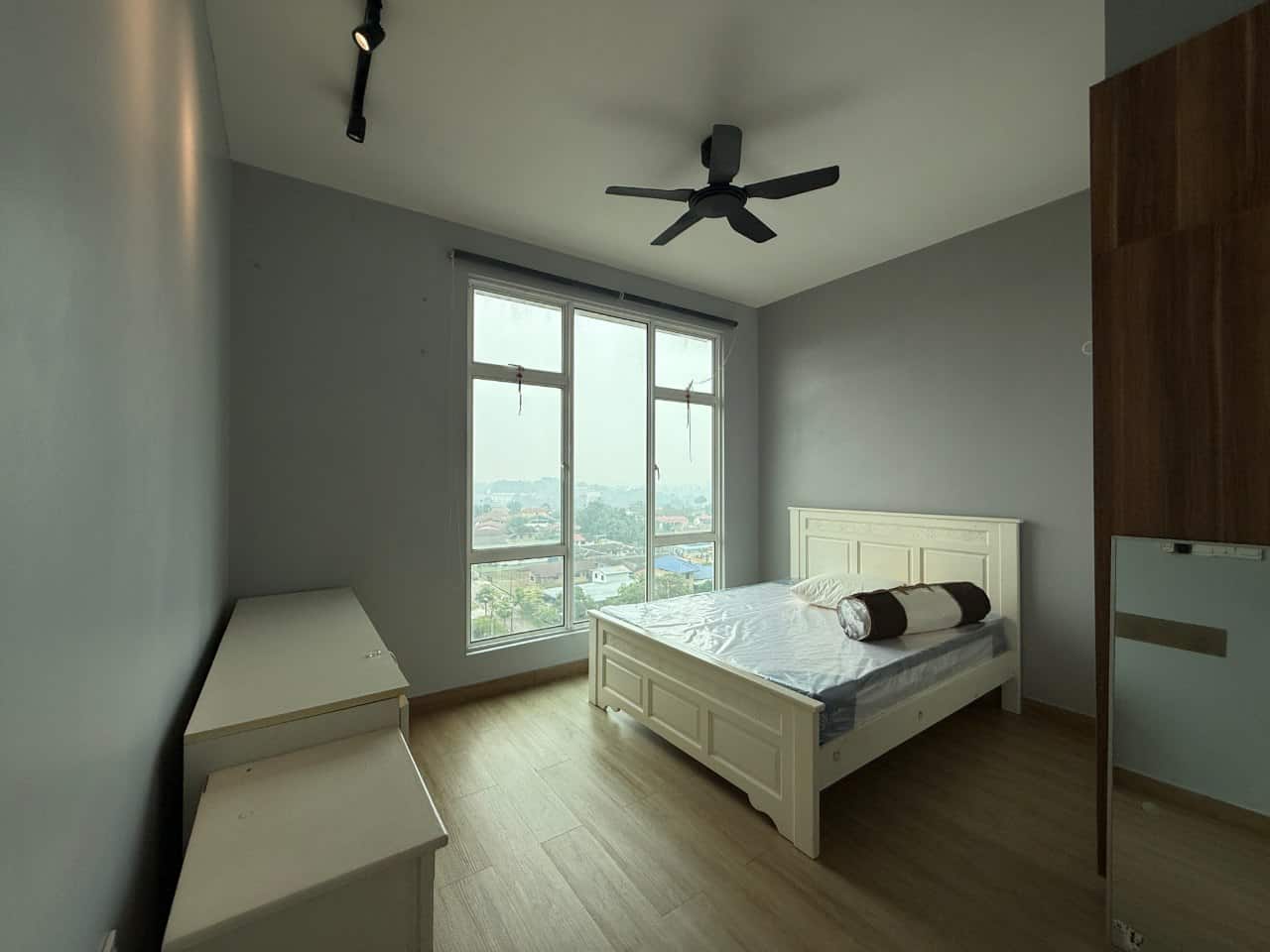 Condominium Larkin 4