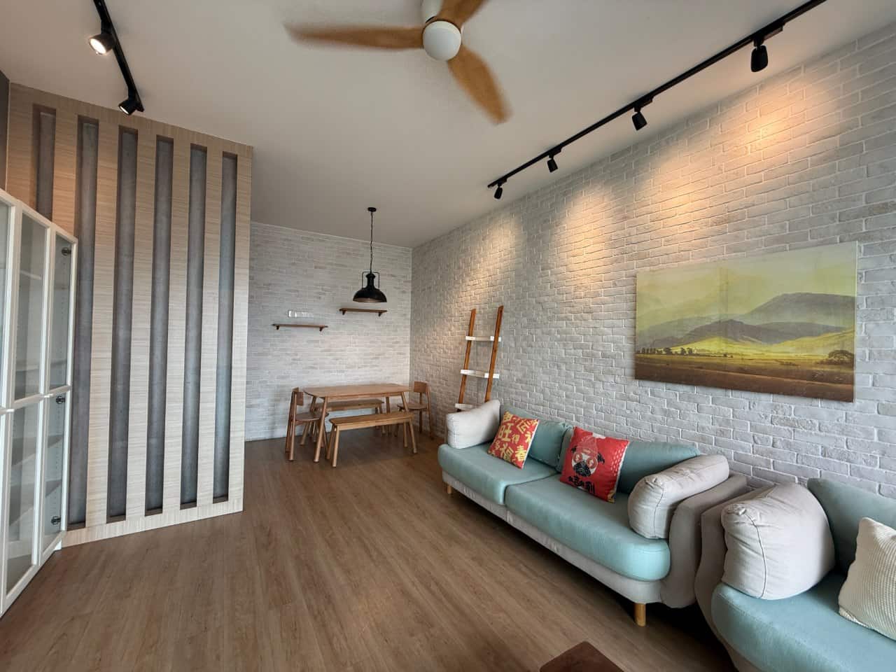 Condominium Larkin 2