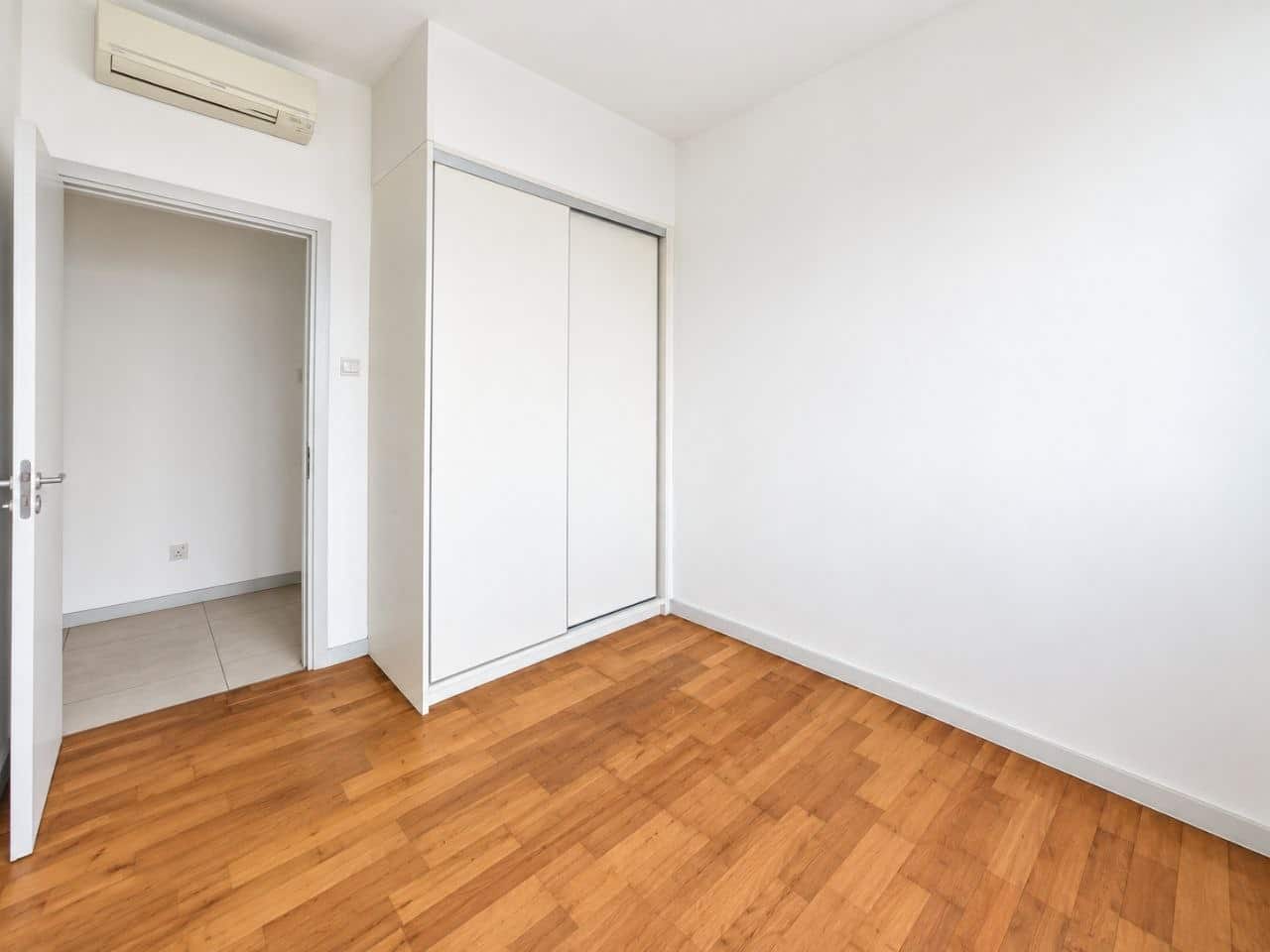 🏡 FOR RENT | Block B – Low Floor
✨ Bare Unit (Unfu… 5