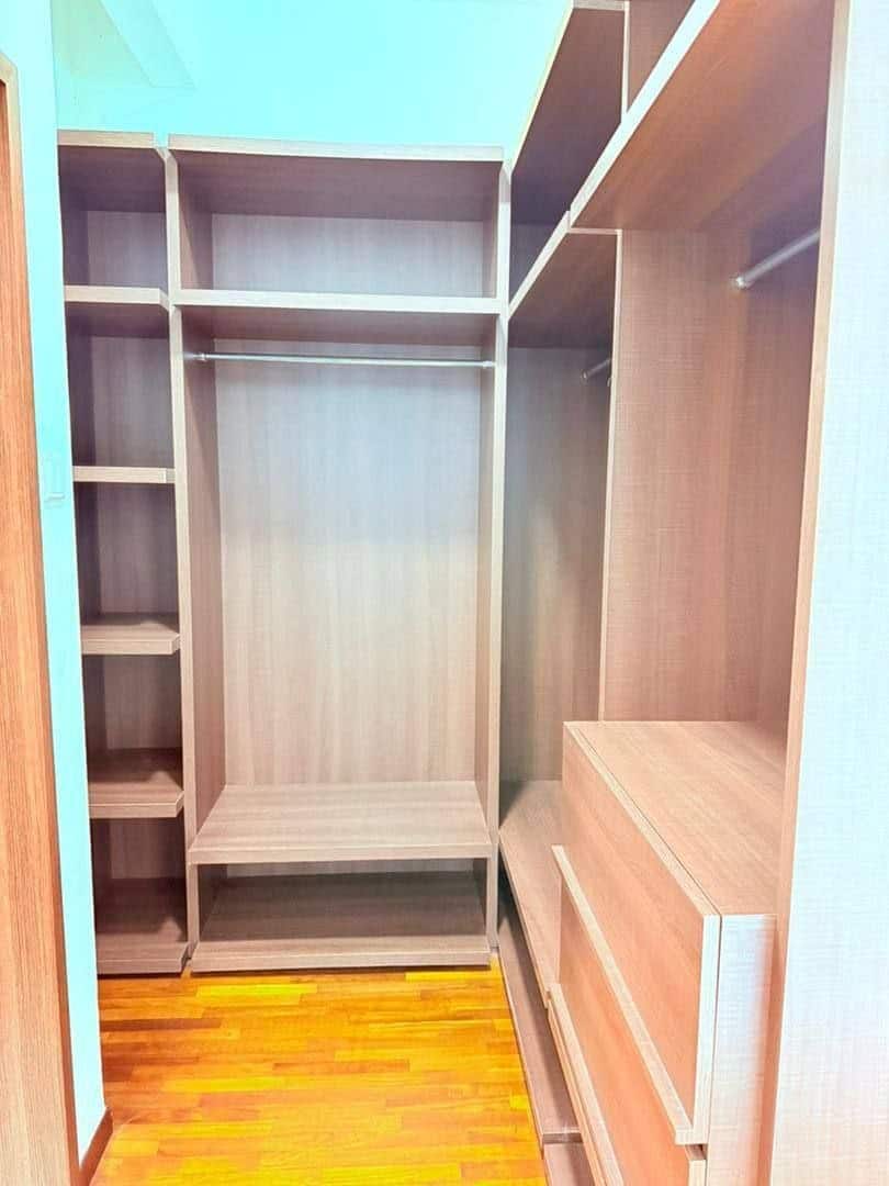 Condo Crescent Bay Suites 6
