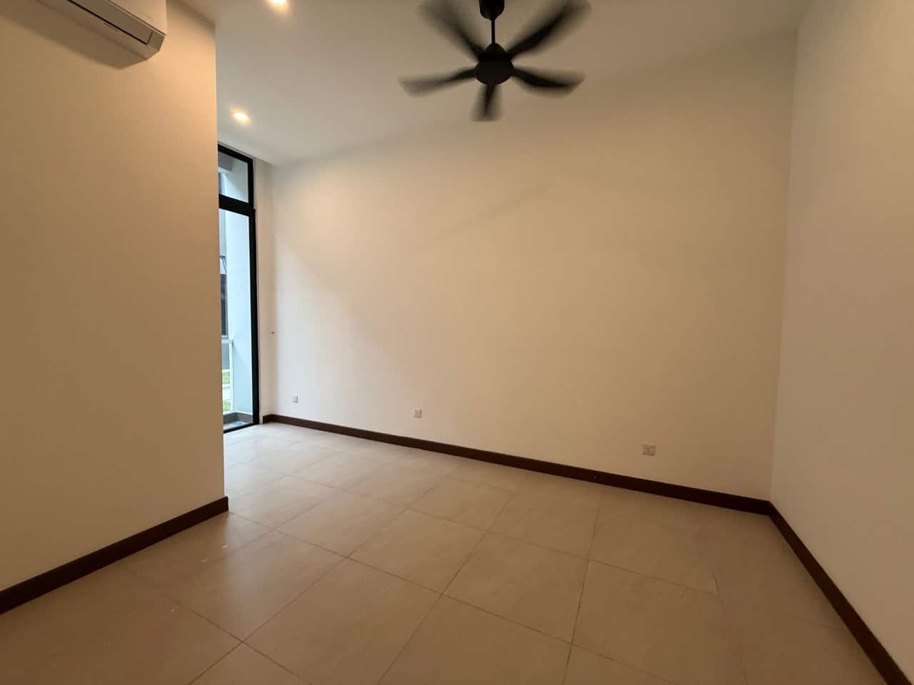 2-Storey SuperLink House Aurora Sentral Resort Villas 3