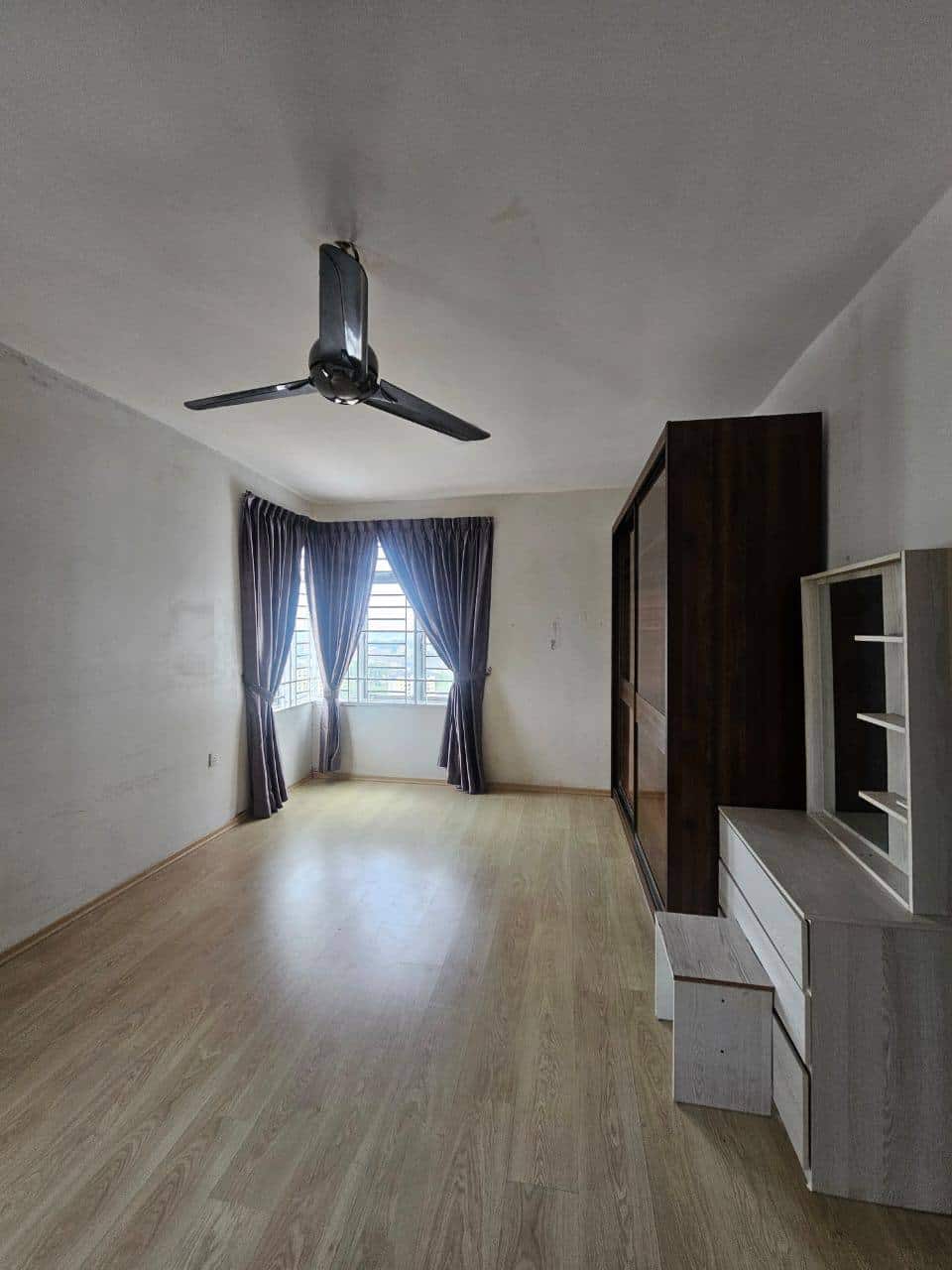 Condo Larkin Heights 1